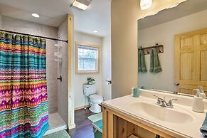 5 Mi to Dtwn: Bryson City Cabin w/ Resort Perks!