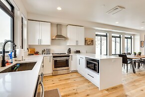 Sleek Fraser Townhome < 8 Mi to Winter Park!