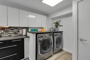 Dog-friendly Redmond Area Home With Fenced Yard!