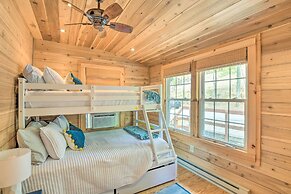 Screened Porch & Grill: Waterfront Landrum Cottage