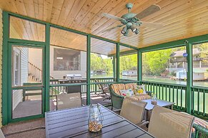 Screened Porch & Grill: Waterfront Landrum Cottage