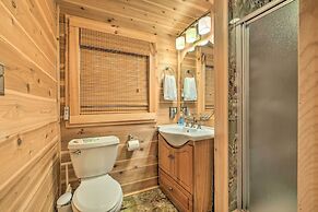 Screened Porch & Grill: Waterfront Landrum Cottage