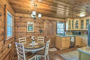 Screened Porch & Grill: Waterfront Landrum Cottage