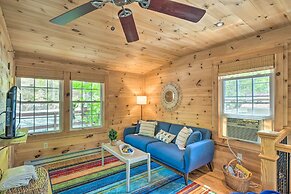 Screened Porch & Grill: Waterfront Landrum Cottage