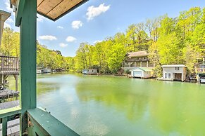 Screened Porch & Grill: Waterfront Landrum Cottage