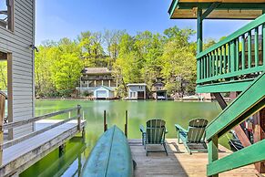 Screened Porch & Grill: Waterfront Landrum Cottage