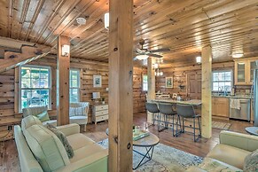 Screened Porch & Grill: Waterfront Landrum Cottage