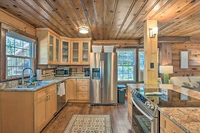 Screened Porch & Grill: Waterfront Landrum Cottage