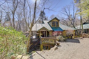 Lake Access + On-site Creek: Lake Toxaway Home!