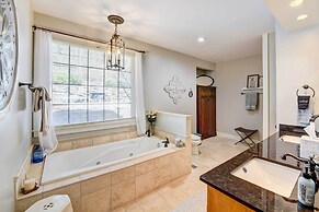 Lake Access + On-site Creek: Lake Toxaway Home!