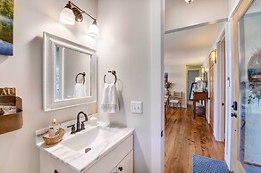 Lake Access + On-site Creek: Lake Toxaway Home!