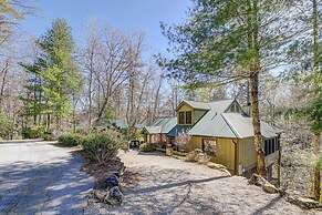 Lake Access + On-site Creek: Lake Toxaway Home!