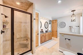 Lake Access + On-site Creek: Lake Toxaway Home!