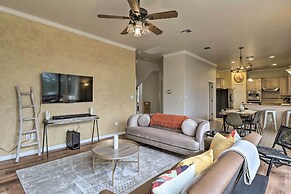 Airy Villa in Austin w/ Badminton/volleyball Court