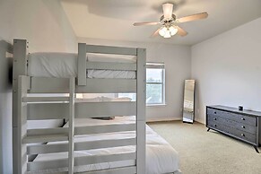 Airy Villa in Austin w/ Badminton/volleyball Court