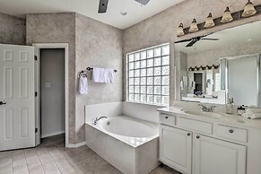 Airy Villa in Austin w/ Badminton/volleyball Court