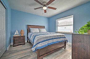 Port Richey Getaway w/ Lanai, Pool & Grill!