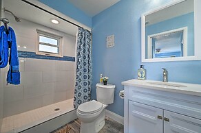 Port Richey Getaway w/ Lanai, Pool & Grill!