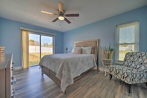 Port Richey Getaway w/ Lanai, Pool & Grill!