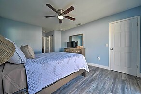 Port Richey Getaway w/ Lanai, Pool & Grill!