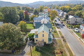 Front Royal Retreat ~ 1 Mi to National Park!