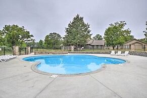 The Cozy Cottage w/ Lake Taneycomo Access!