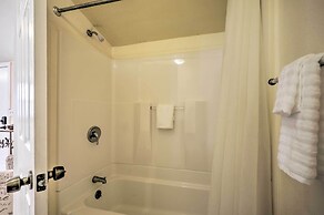 Surfside Oceanfront Cottage w/ Beach Access!