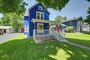 Fire Pit, BBQ & Yard: Family Home in Adrian