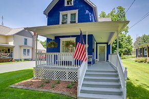 Fire Pit, BBQ & Yard: Family Home in Adrian