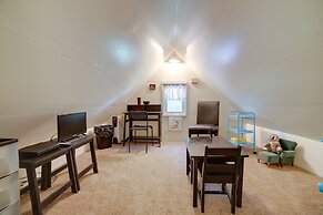 Fire Pit, BBQ & Yard: Family Home in Adrian