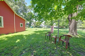 Fire Pit, BBQ & Yard: Family Home in Adrian
