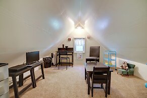 Fire Pit, BBQ & Yard: Family Home in Adrian
