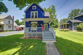 Fire Pit, BBQ & Yard: Family Home in Adrian