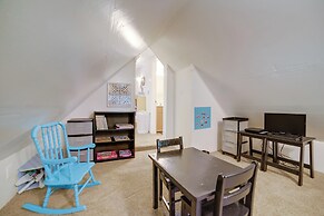 Fire Pit, BBQ & Yard: Family Home in Adrian