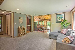 Cozy Poconos Cottage w/ Hot Tub Near Lake Harmony!