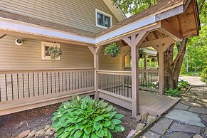 Cozy Poconos Cottage w/ Hot Tub Near Lake Harmony!