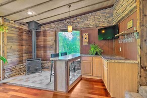 Cozy Poconos Cottage w/ Hot Tub Near Lake Harmony!