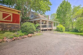 Cozy Poconos Cottage w/ Hot Tub Near Lake Harmony!