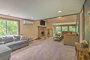 Cozy Poconos Cottage w/ Hot Tub Near Lake Harmony!