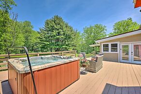 Cozy Poconos Cottage w/ Hot Tub Near Lake Harmony!