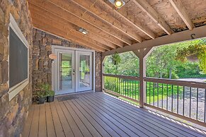 Cozy Poconos Cottage w/ Hot Tub Near Lake Harmony!