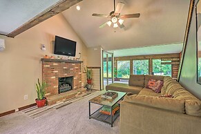 Cozy Poconos Cottage w/ Hot Tub Near Lake Harmony!