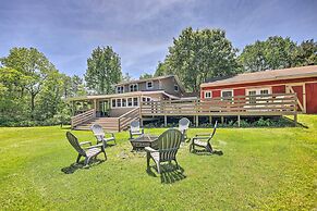 Cozy Poconos Cottage w/ Hot Tub Near Lake Harmony!