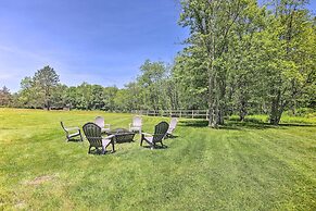 Cozy Poconos Cottage w/ Hot Tub Near Lake Harmony!