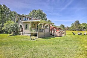 Cozy Poconos Cottage w/ Hot Tub Near Lake Harmony!