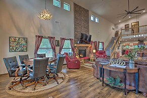 All-encompassing Family Retreat Near Lake Texoma!