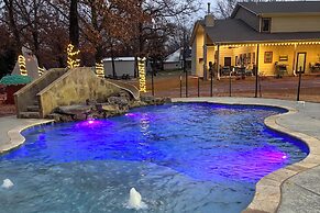 All-encompassing Family Retreat Near Lake Texoma!
