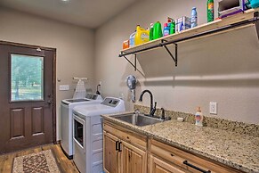 All-encompassing Family Retreat Near Lake Texoma!