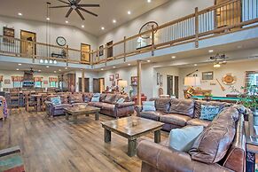 All-encompassing Family Retreat Near Lake Texoma!
