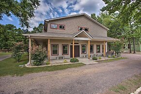 All-encompassing Family Retreat Near Lake Texoma!